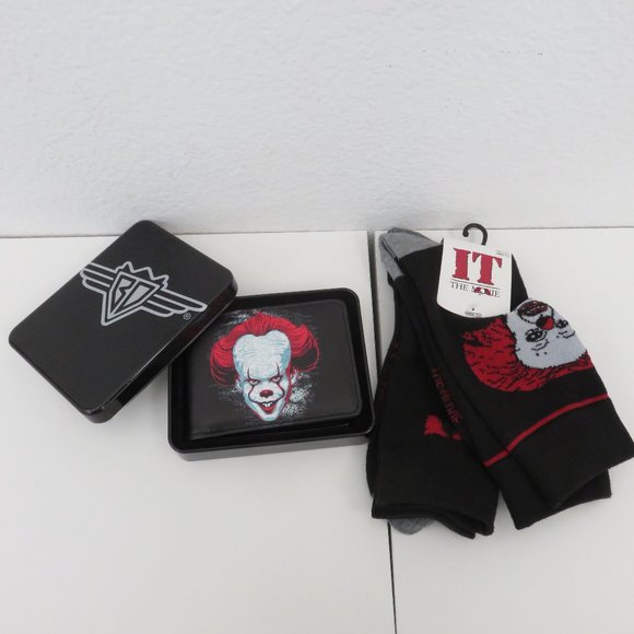 (#A-1) IT THE MOVIE Wallet, Bifold, It Chapter Two Pennywise Face & Socks Set